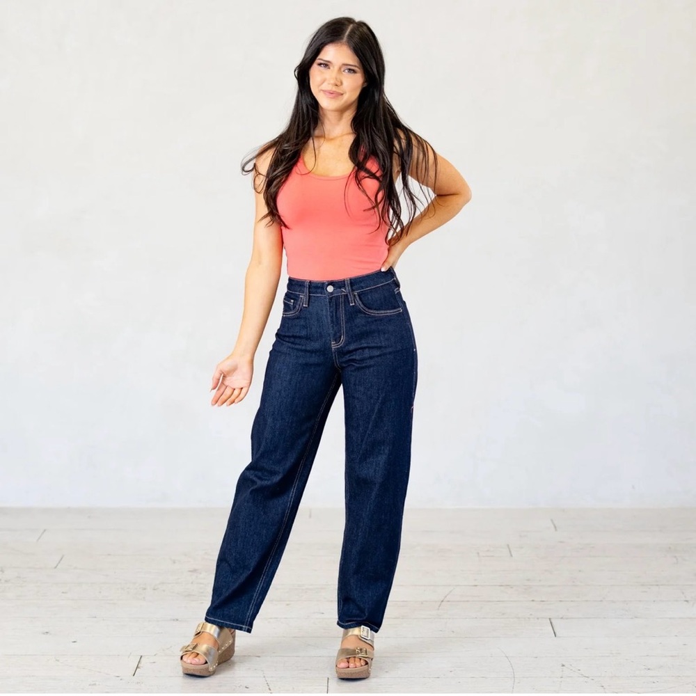 Lovervet By Vervet Divinity High Rise Slim Barrel Jeans in Dark Rinse. 27 / 5 - Picture 2 of 12